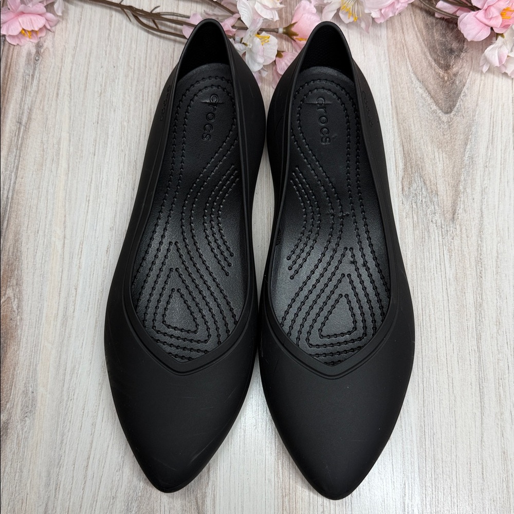 CROCS BROOKLYN POINTED FLAT - SIZE 7 Black